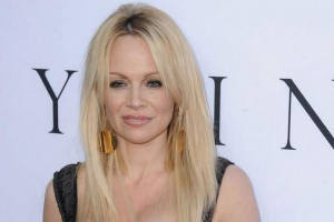 Pamela anderson meghívást kapott a don ökológiai miniszterre